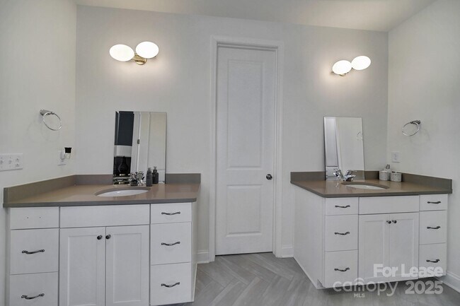 Building Photo - 16404 Stonecrop Landing Ln