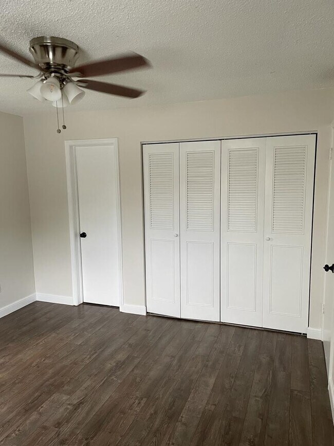 Building Photo - 2481 SW 82nd Ave