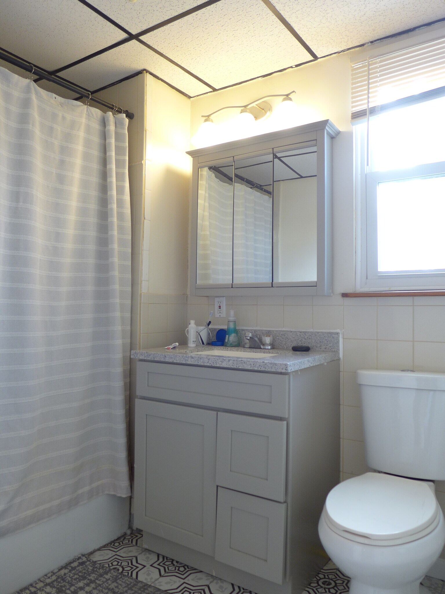 Building Photo - 832 Parker St