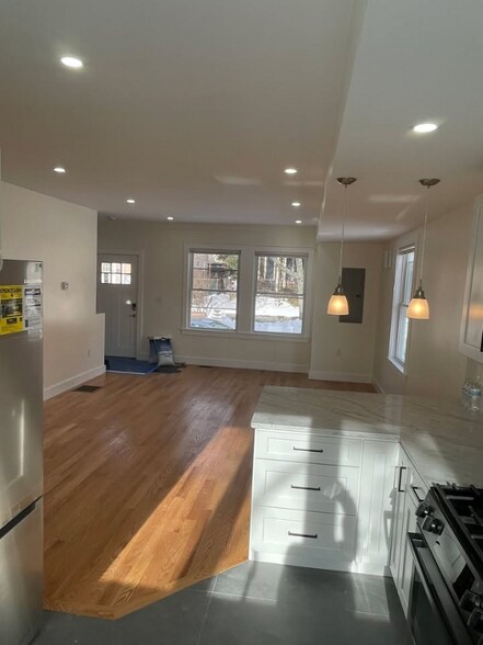 Building Photo - 40 Vernon St