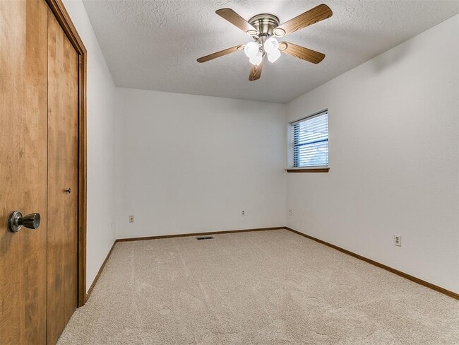 Building Photo - 309 Kingsbury Dr
