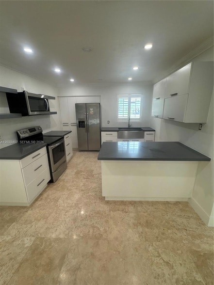 Building Photo - 13932 Kendale Lakes Dr