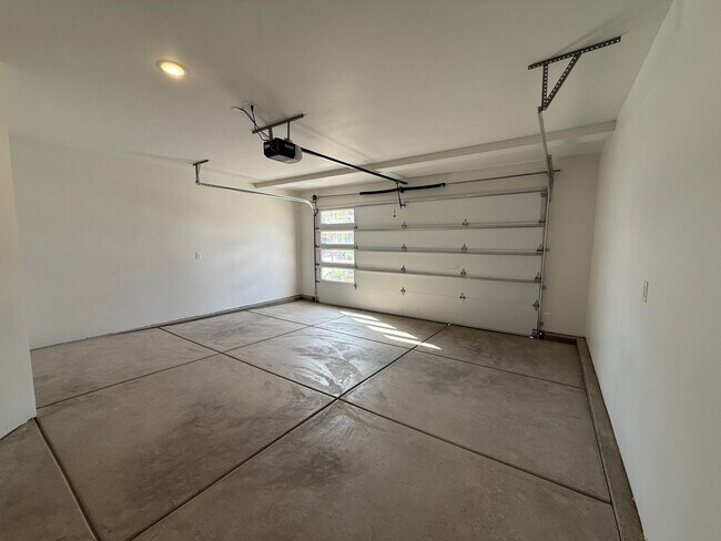 Building Photo - 2313 E Luciano Ln