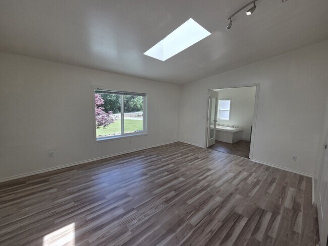 Building Photo - 3950 Shoestring Rd