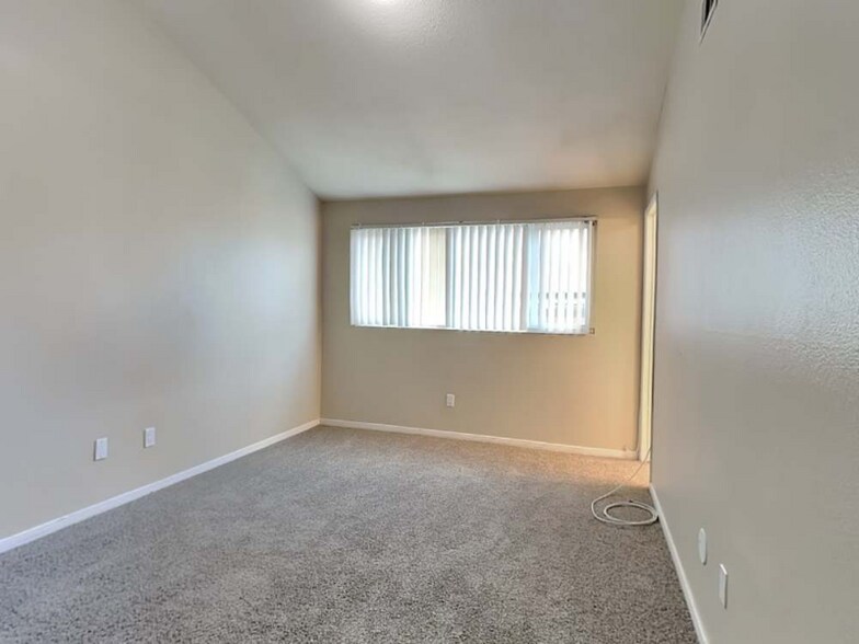 Building Photo - 27848 Crosspath Ave