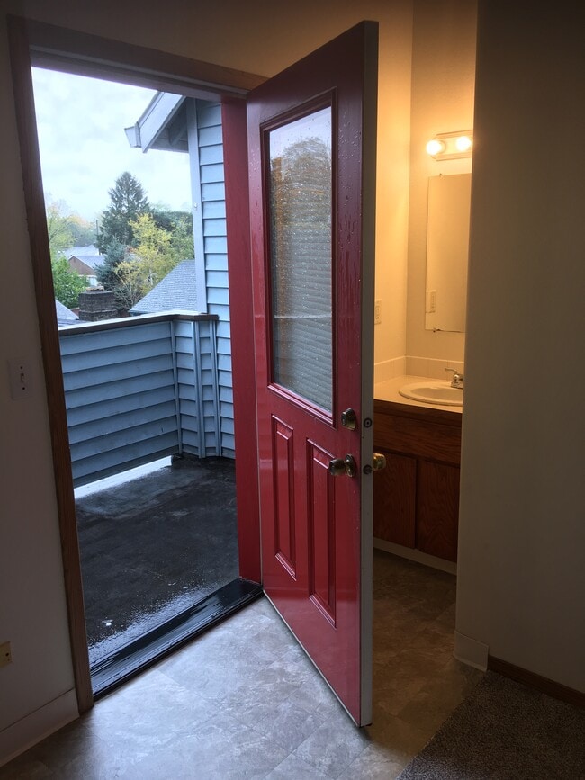 3rd floor balcony - 6205 SE 92nd Ave