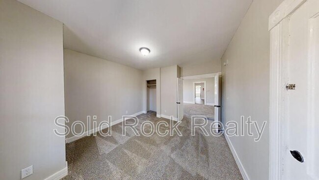 Building Photo - 219 N Institute St