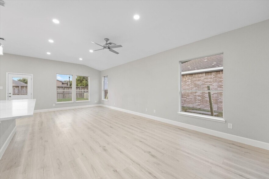 Building Photo - 21405 Naples Holw Ln