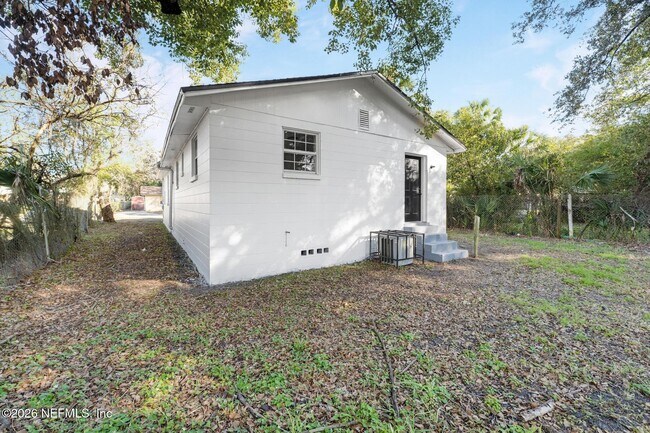 Building Photo - 2816 Mars St