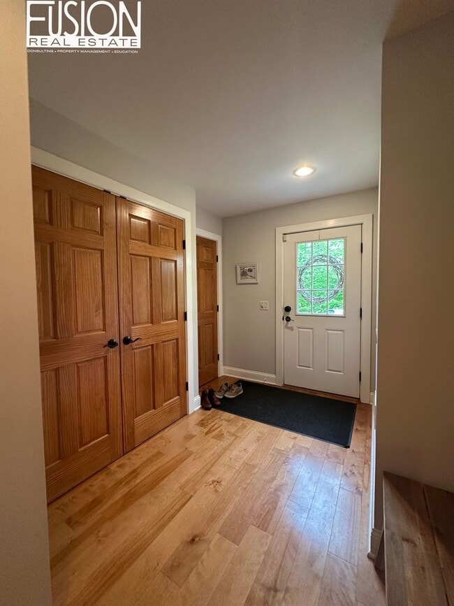 Building Photo - Beautiful, Spacious, Private Four Bedroom ...