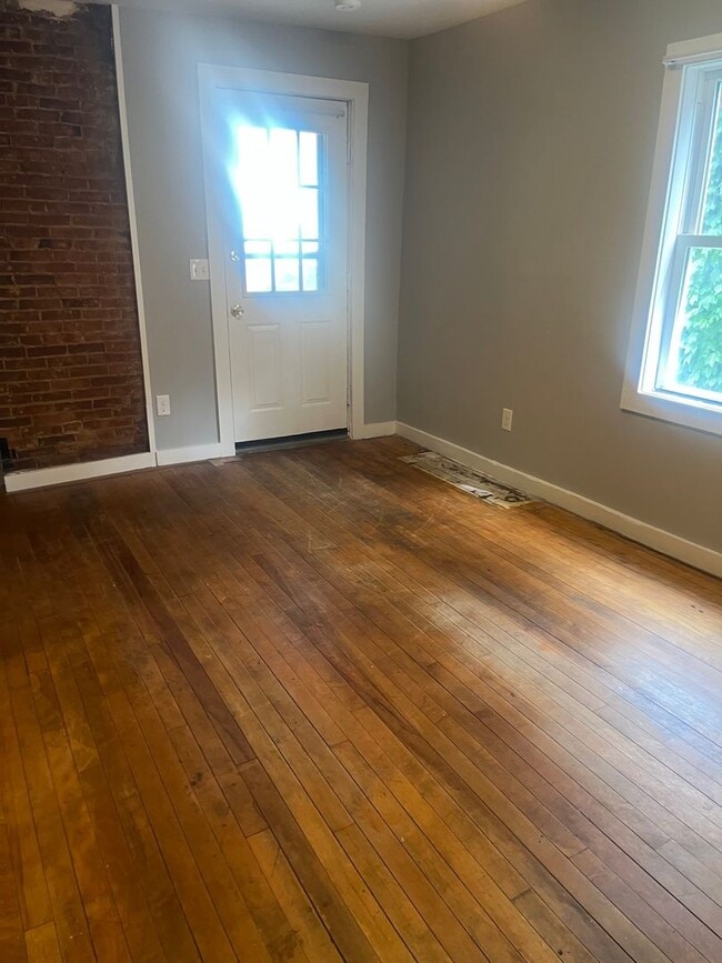 Building Photo - 137 N Winooski Ave
