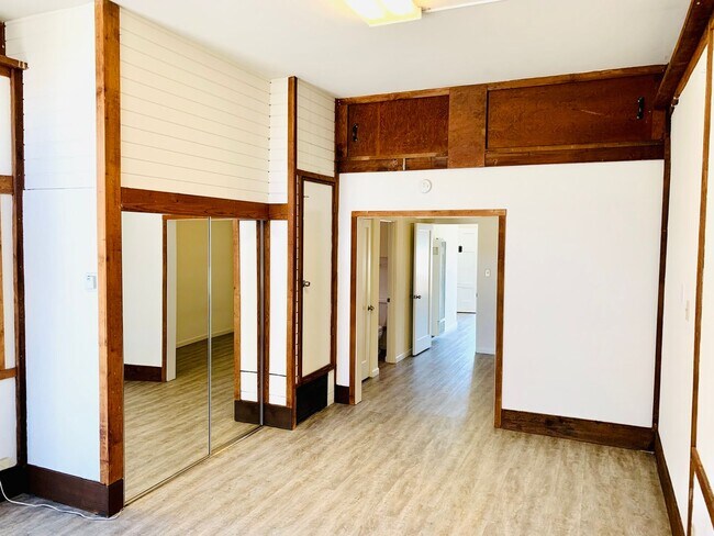 Building Photo - LIVE BY THE BEACH! 1BD/1BA OCEAN BEACH APARTMENT + PRIVATE GARAGE & LAUNDRY!!!