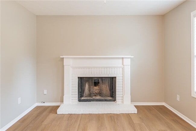 Building Photo - 210 Littlewick Way