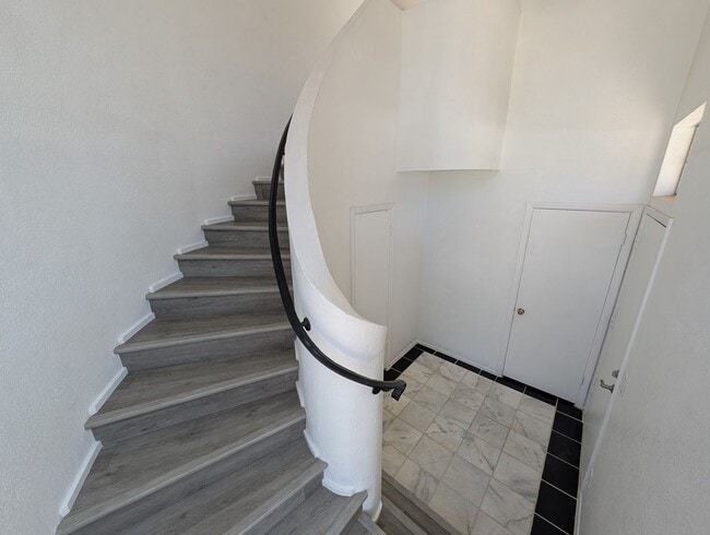 Building Photo - 2 Bedroom Condo Unit in the Papago Park Vi...