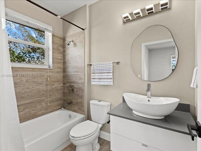 Building Photo - 1819 Mariners Ln