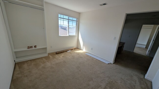 Building Photo - Experience Modern Comfort in This Newer Sp...