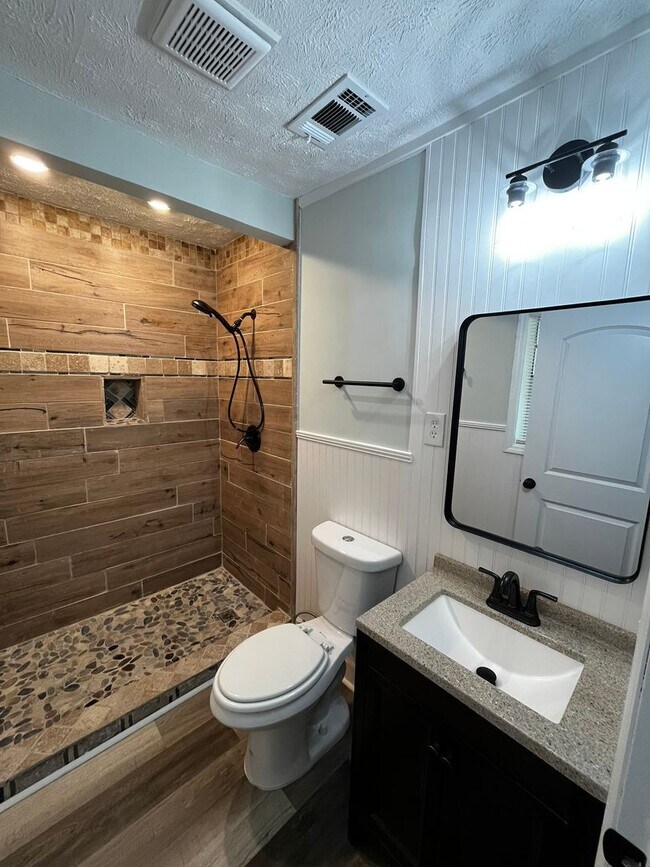 Building Photo - New On the Market!