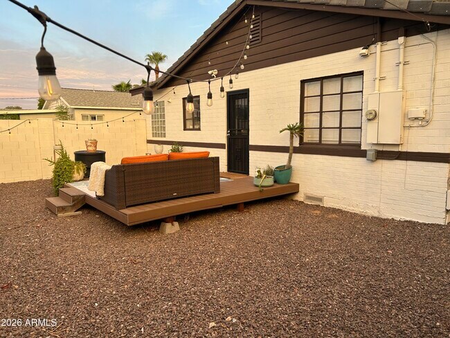 Building Photo - 326 W Highland Ave