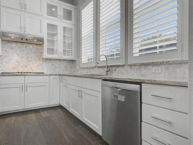 Building Photo - 704 18th St