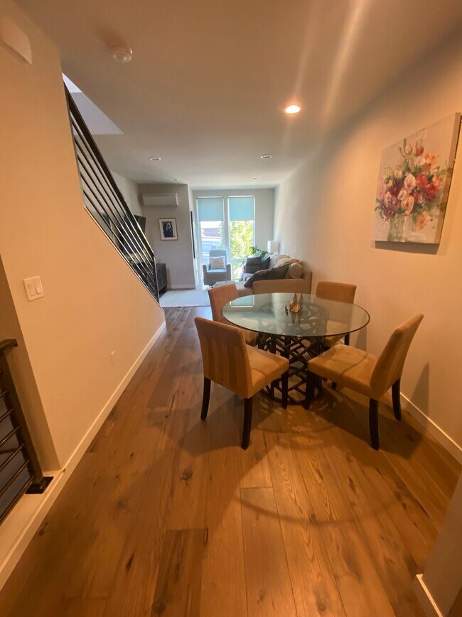 Dining Area - 207 16th Ave