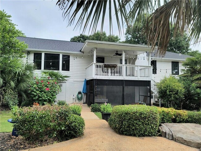 Building Photo - 1679 Rangewood Dr SW