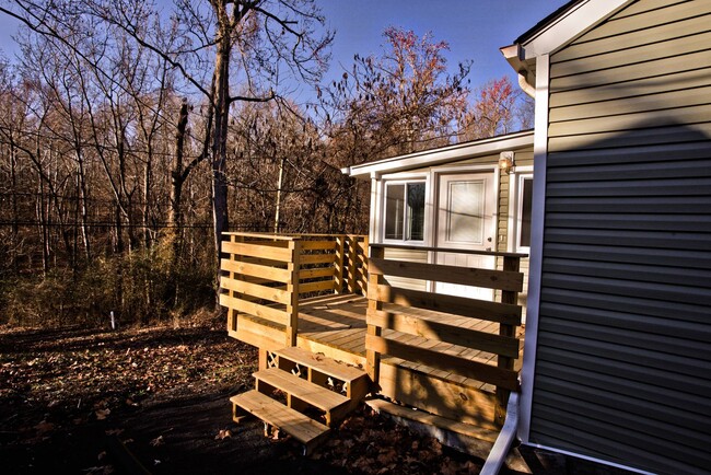 Building Photo - Remodeled home close to downtown