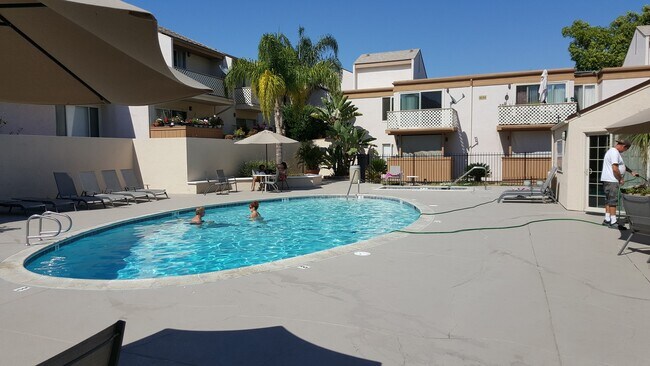 Building Photo - Beautiful Second Floor Condo in Great Area!