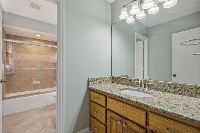 Building Photo - FOR RENT in NORTH COLUMBUS! Available NOW!