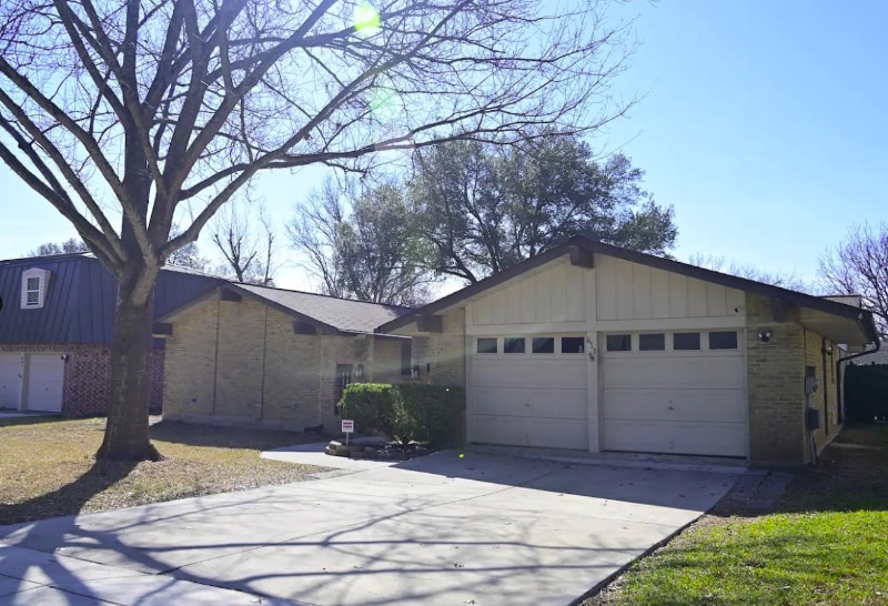 Primary Photo - 611 Balboa Dr