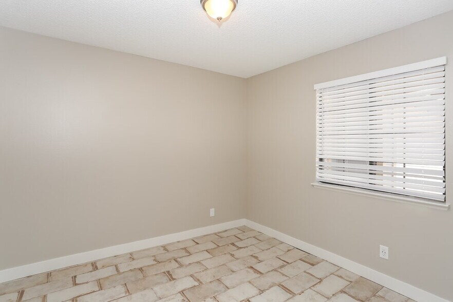 Building Photo - 5221 Shady Grove Ln