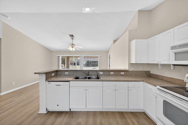 Building Photo - 1224 Bayou St E