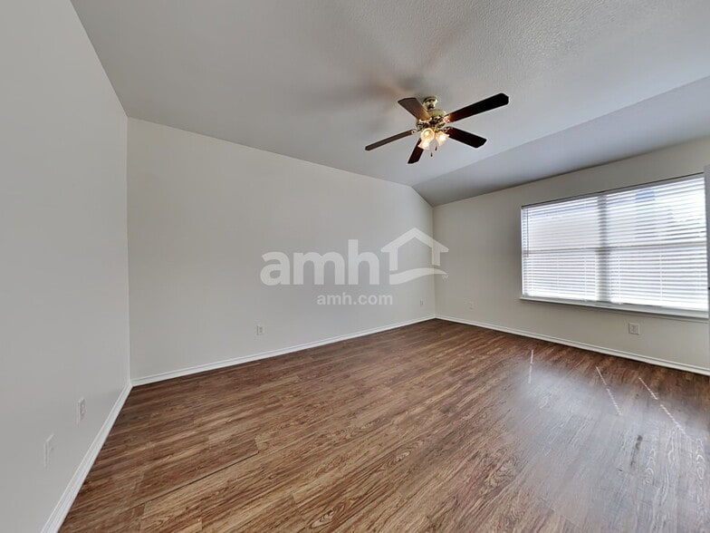 Building Photo - 1116 Lake Hollow Dr