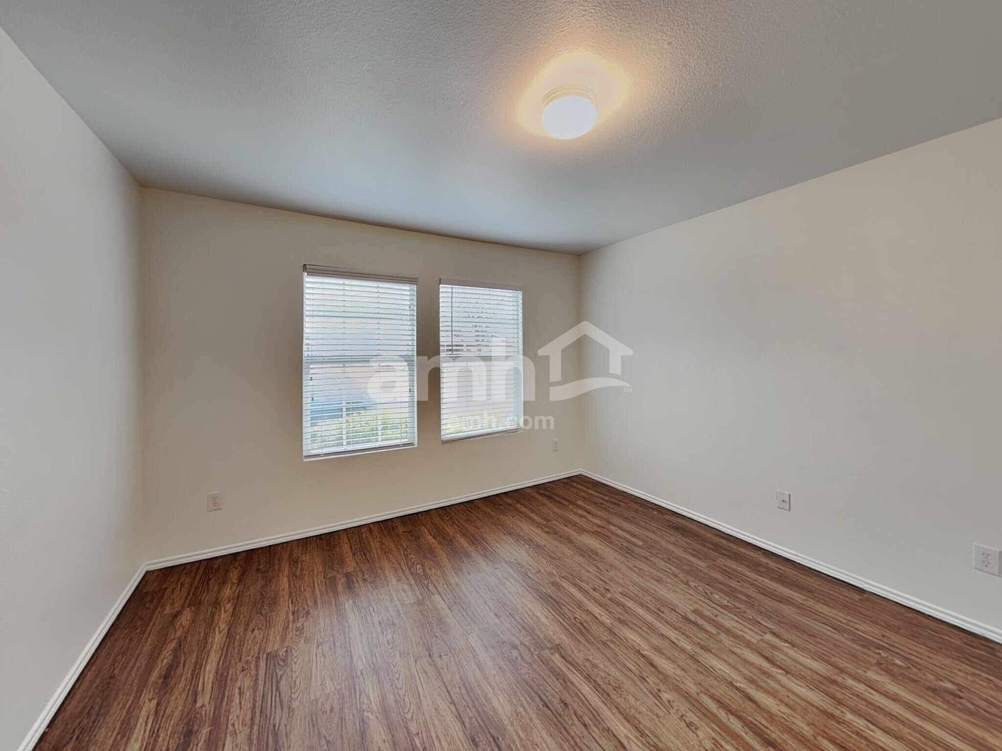 Building Photo - 811 Wild Prairie Dr