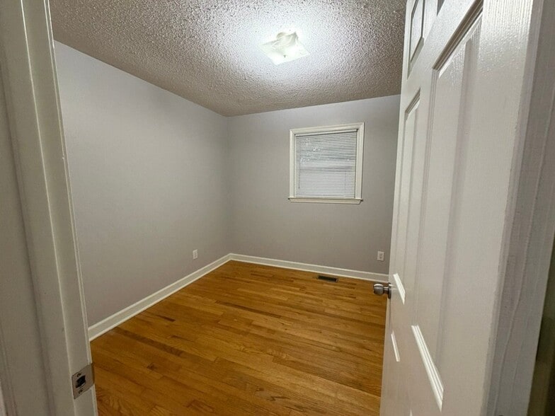 Building Photo - 818 Lynwood Dr