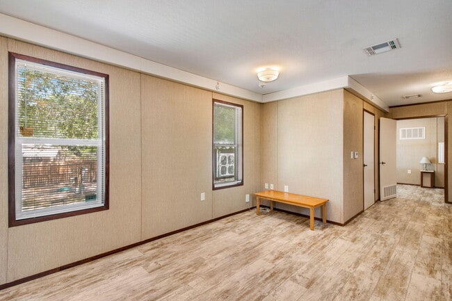 Building Photo - 396 Peachtree Cir