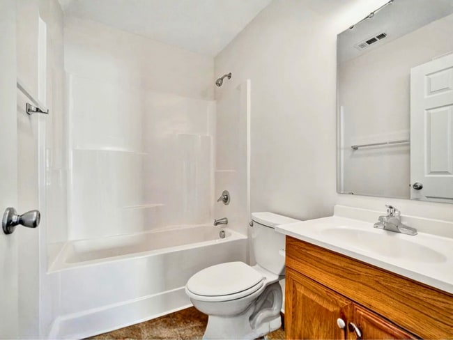 Building Photo - 305 S Calhoun St