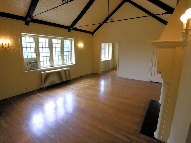 Living Room - The Schenley Arms