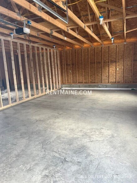 Building Photo - 261 Birch St