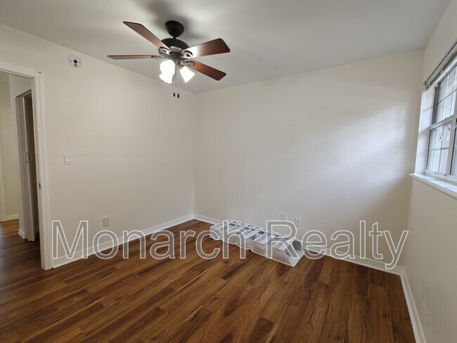 Building Photo - 620 SW 10th Ln