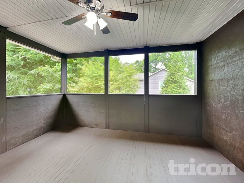 Building Photo - 8203 Knollwood Cir