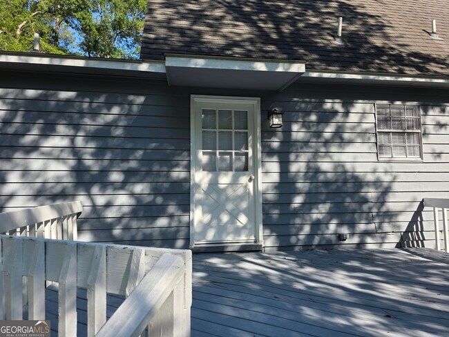 Building Photo - 206 Old Lake Rd