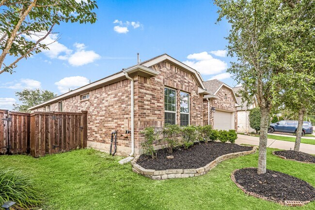 Building Photo - 6326 Wolf Run Dr