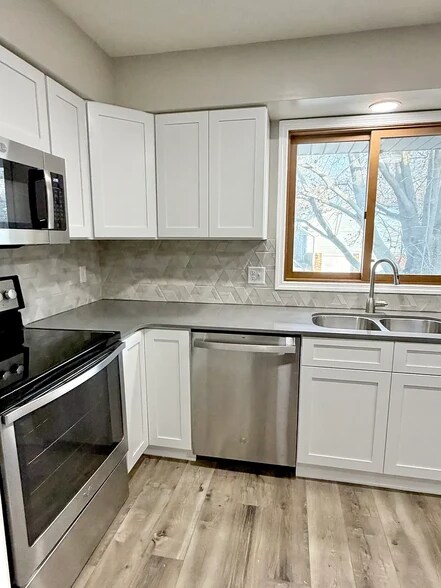 1yr old dishwasher - 6718 S 87th St