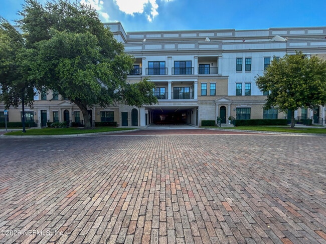 Building Photo - 1661 Riverside Ave