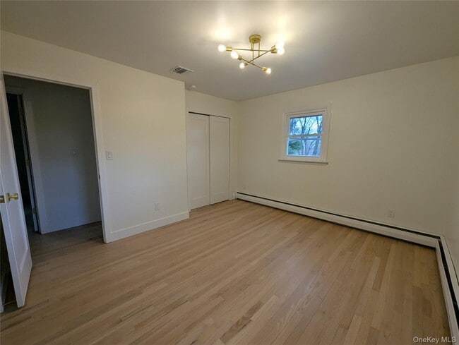 Building Photo - 727 NY-302