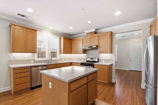 Building Photo - 4 Bed 3 Bath Single Family Home in Napa