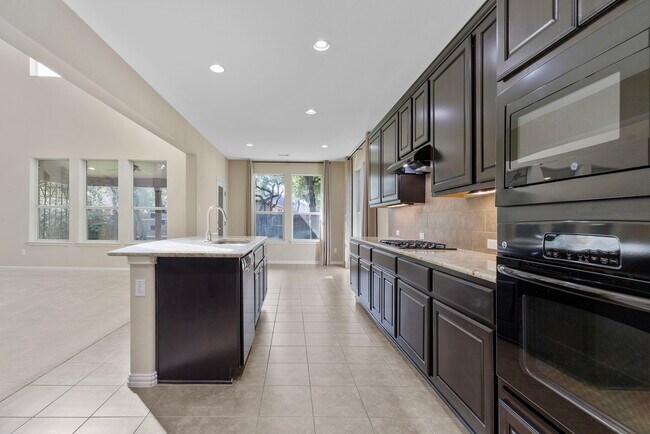 Building Photo - 2406 Sweetwater Ln