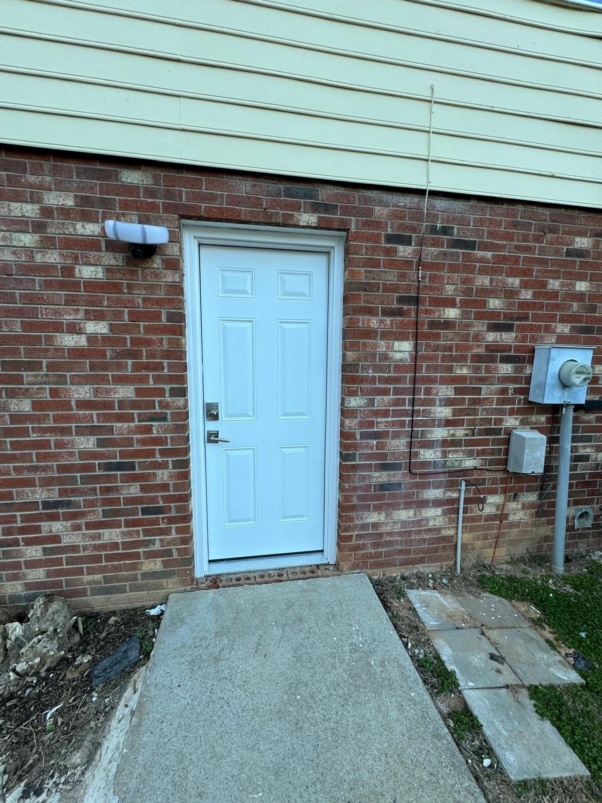 Entrance - 2817 Sourwood St