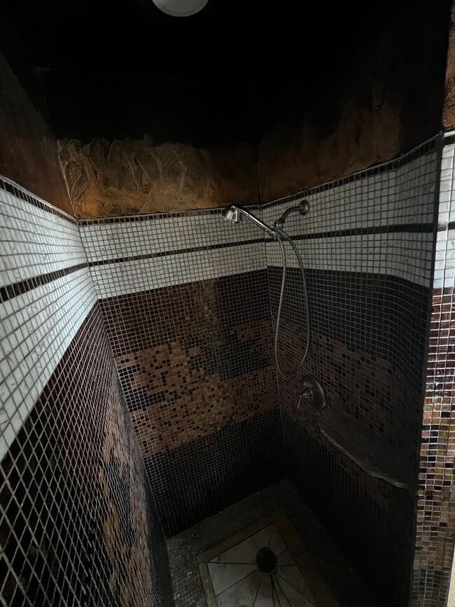 Building Photo - 3 Bedroom Duplex