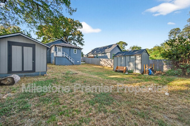 Building Photo - 1129 W Owings St